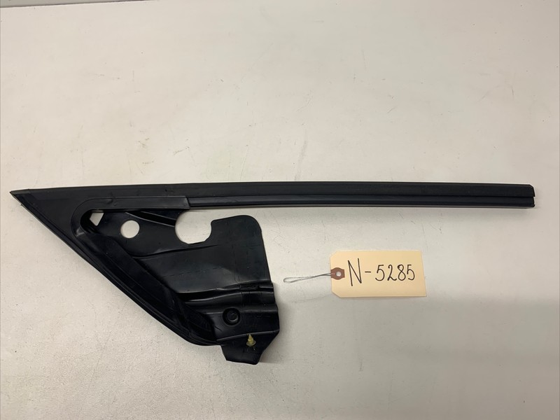20-21 Tesla Y MY Front Left A-Pillar Flag Glass Run Weatherstrip Seal 5285 B113