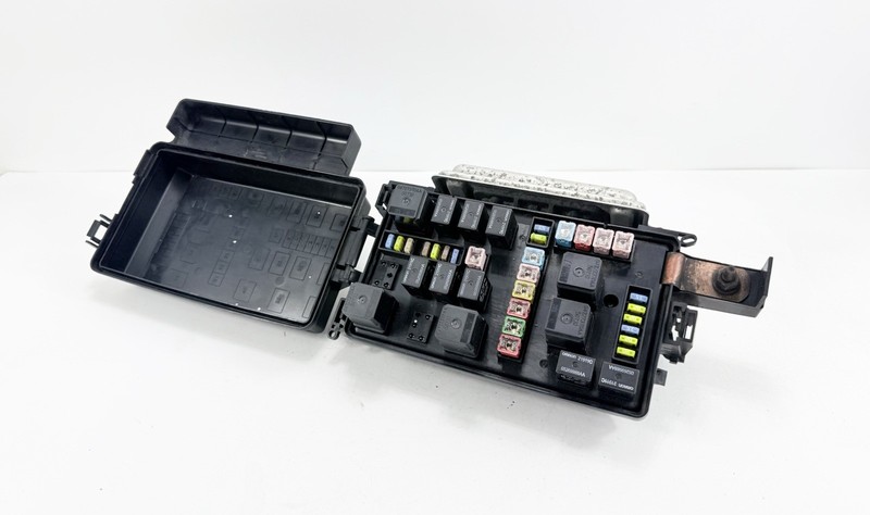 2006 06 Chrysler 300 Fuse Box 04692031AI Engine Bay 4692028AH Front FCM OEM
