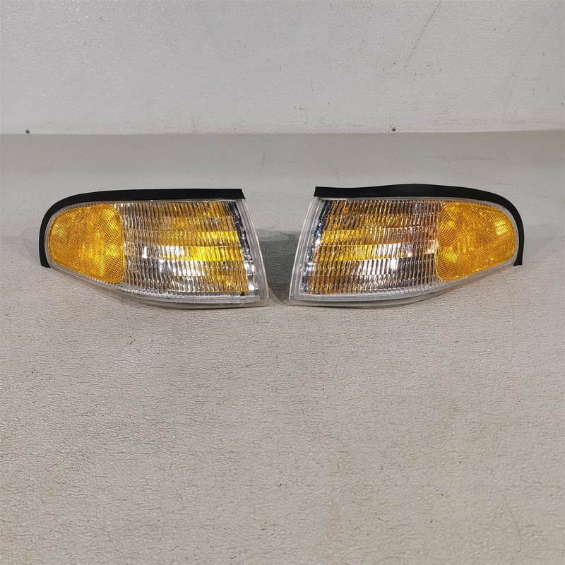 Aftermarket Eagle Eyes Front Turn Signal Marker Light Housing Set For 94-98 Must