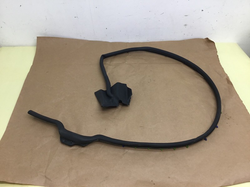 Maserati Quattroporte GTS Front Right Door Gasket Weather Seal Strip 14 - 18 :A