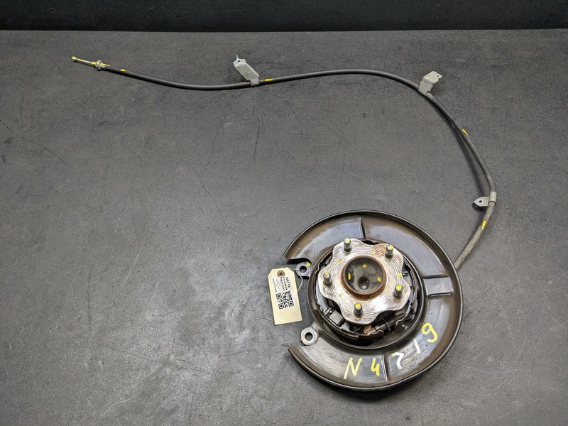 Rear Right Wheel Hub w/ Shield 2019 Nissan Rogue Sport 43202-4BA0A 2017 2018