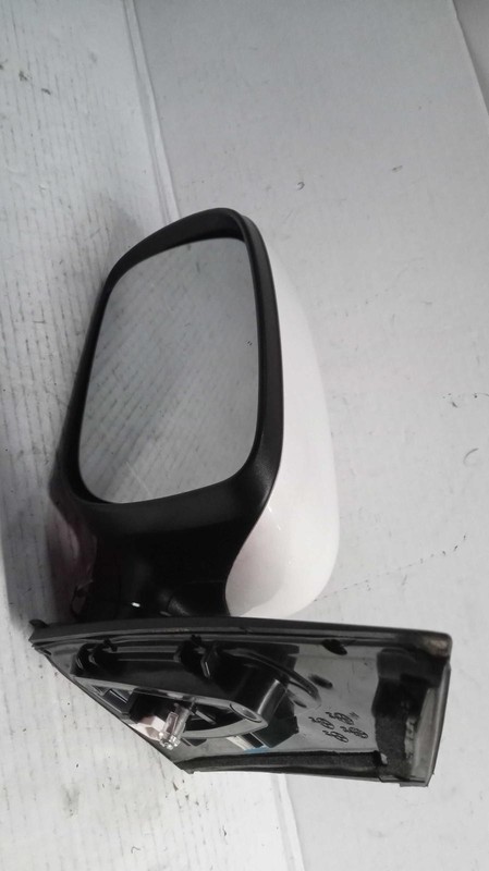 2017 KIA Sedona Left Door Mirror Assembly White 49653 Used, Lite Scratches