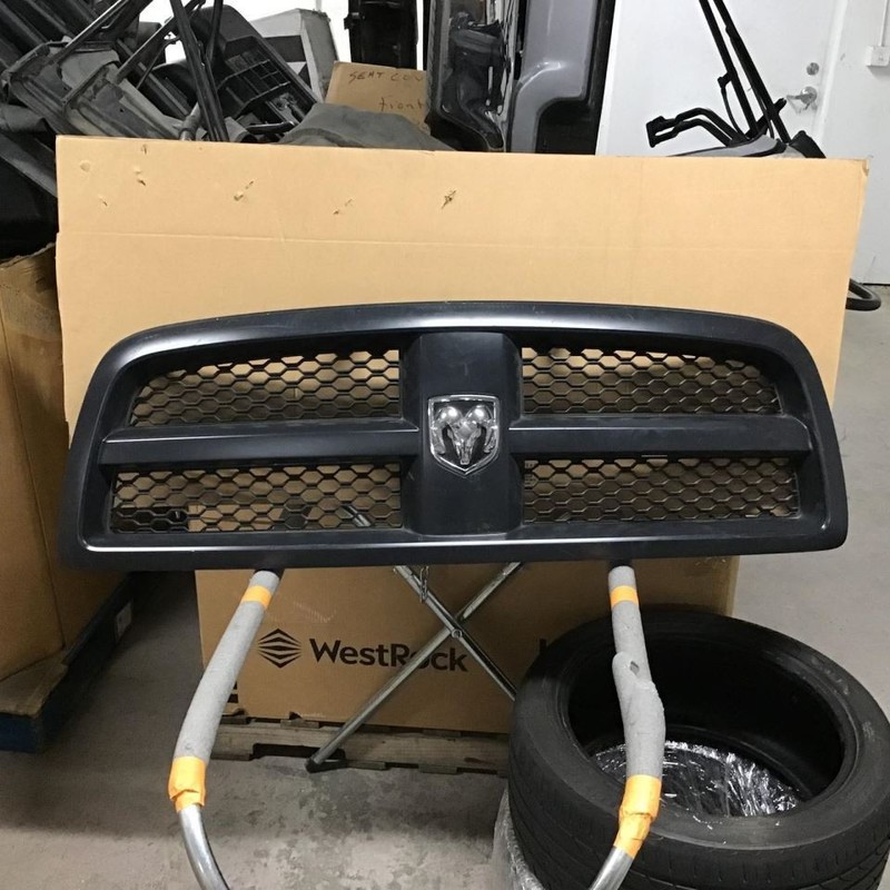 2009-2012 Dodge Ram1500 Painted and Black Insert Grill 55277441AB 1KX581W7AB