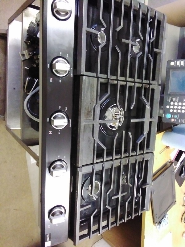 Samsung NA36N6555TG 36 In Gas Cooktop w / griddle