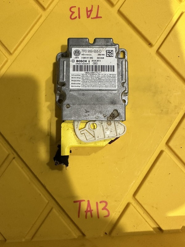 2011-2014 VOLKSWAGEN TOUAREG TDI SRS CONTROL MODULE OEM