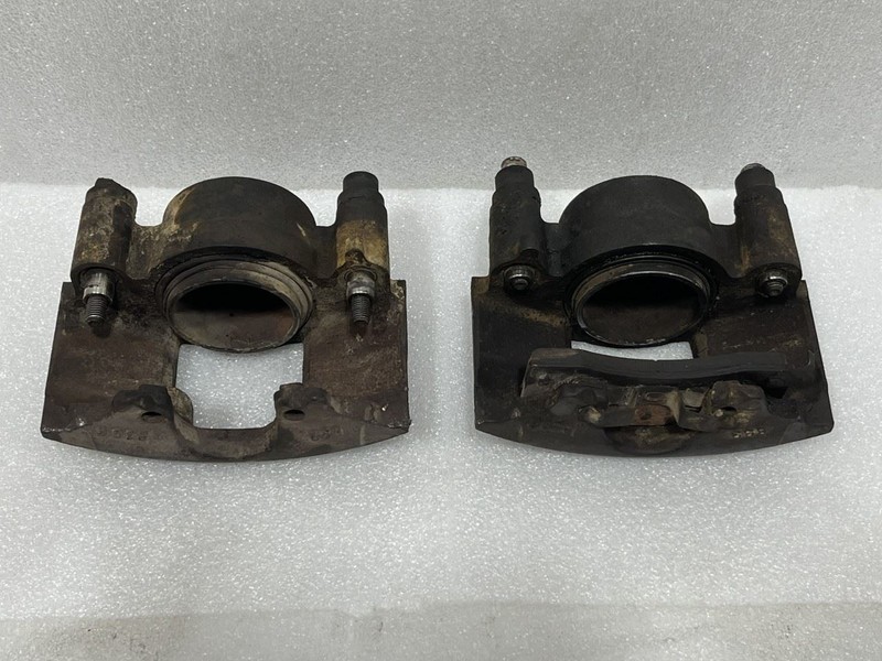 1994 CHEVROLET 3500 PICKUP FRONT BRAKE CALIPERS PAIR SRW