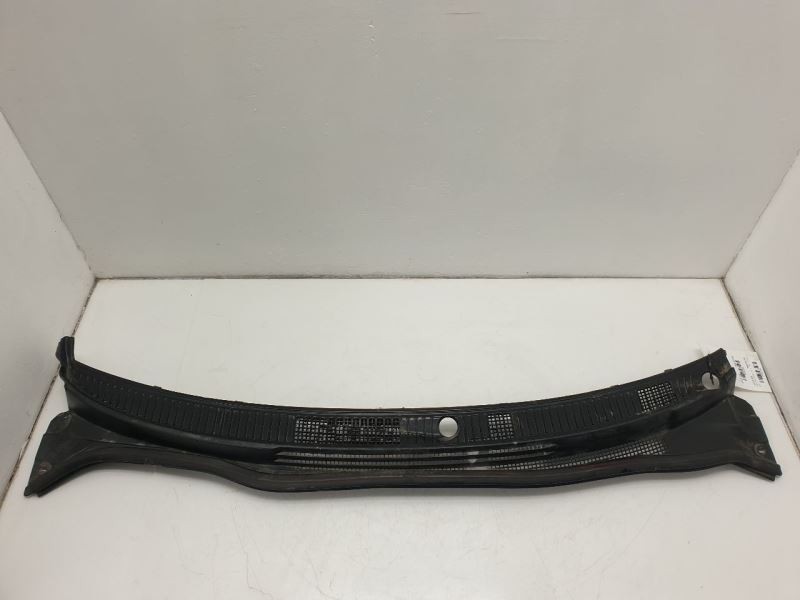 01 02 03 04 Lexus IS300 Cowl Vent Panel