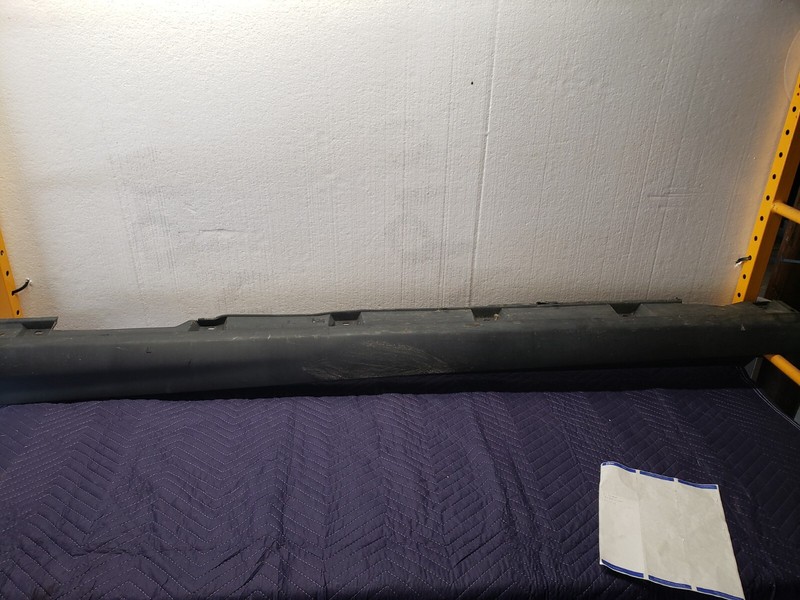 2012 to 2018 ford focusLEFT SIDE ROCKER MOLDING COVER PANEL OEM cracked