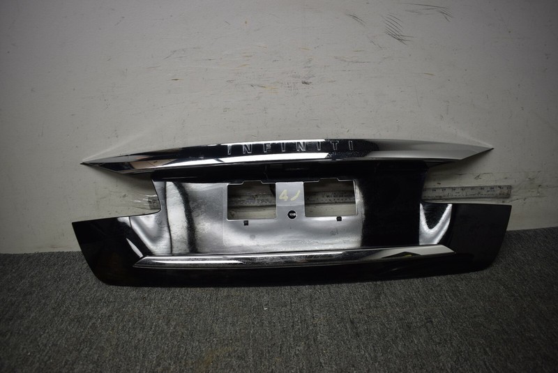 INFINITI REAR TRUNK LID MOLDING FACTORY OEM