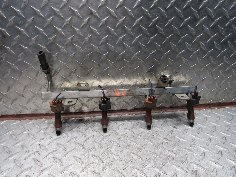 10 11 12 13 SUZUKI SX4 FUEL INJECTOR FUEL RAIL 2.0L