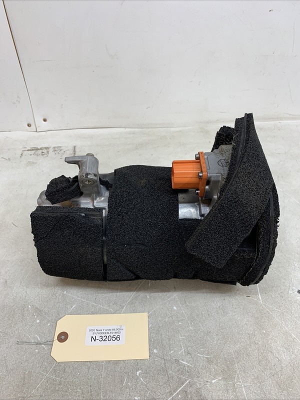 20-22 TESLA MODEL Y AC COMPRESSOR PUMP W ACOUSTIC COVER OEM 1501256-00F 32056 S2