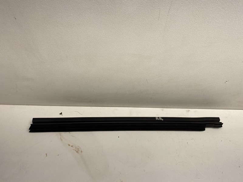 2011-2014 FORD EDGE RIGHT REAR DOOR WINDOW SILL RUBBER MOLDING STRIP INSIDE OEM