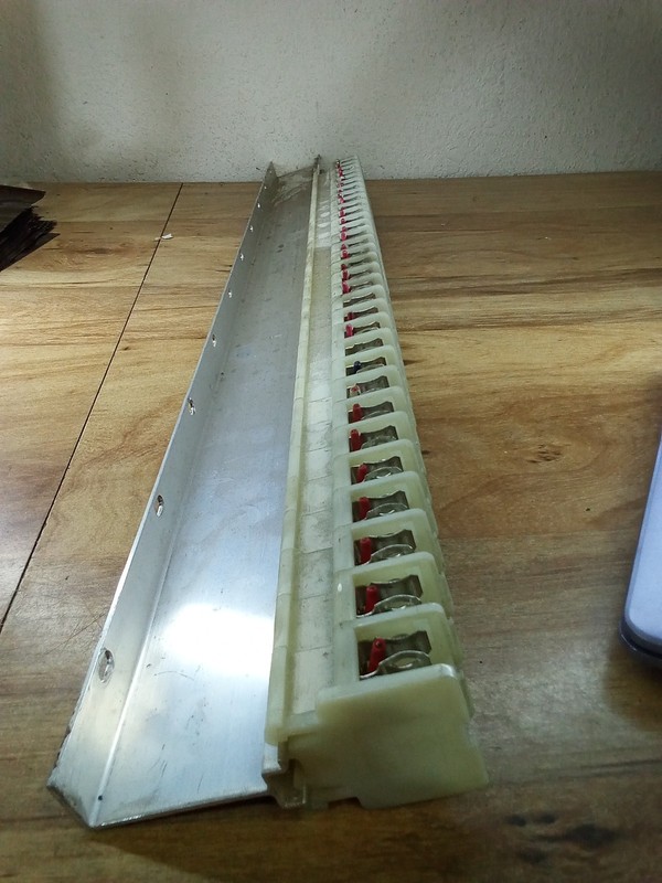 Lot Of 32 Allen Bradley 1492 Style CE Rail Mounted Fuse Holders