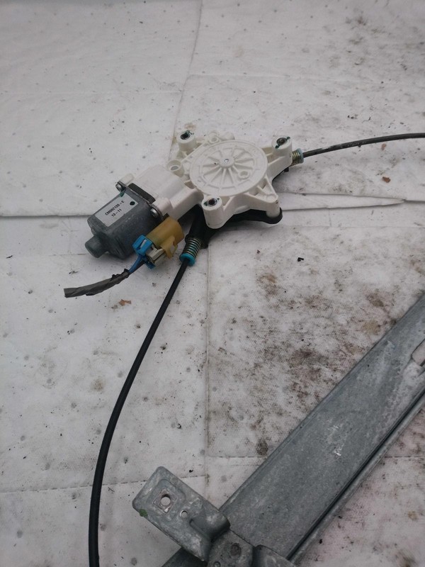 2014 Chevrolet Impala Right Window Regulator White Used OEM 560535 205K Miles