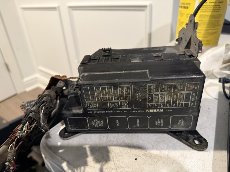 2003-2004 Nissan Xterra Fusebox Fuse Box Relay Module 24382 3s500 XN172