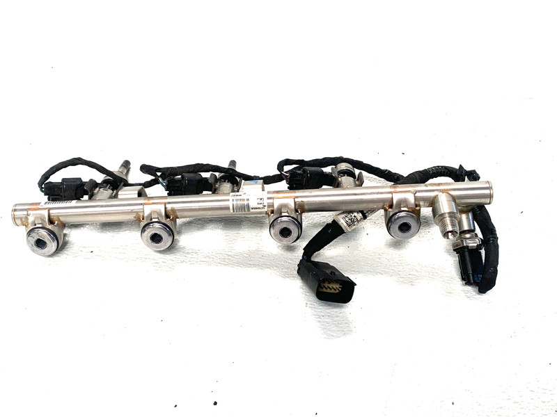 2018-2021 BUICK ENCLAVE LEFT SIDE FUEL INJECTOR RAIL OEM #A0.18