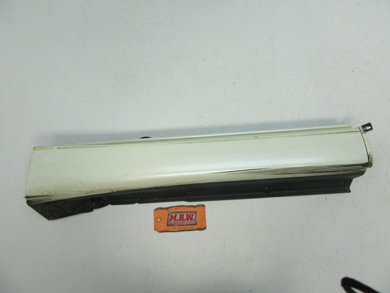 RIGHT REAR BACK ROCKER PANEL MOLDING PASSENGER SIDE SKIRT WHITE BOTTOM COVER RR