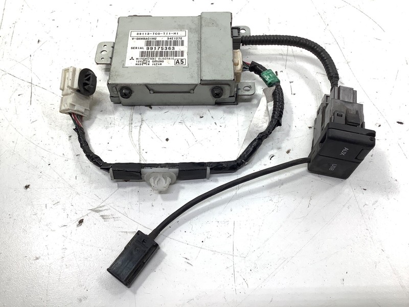 011-012 Honda Accord USB Adapter Assembly 39113-TC0-T11 OEM