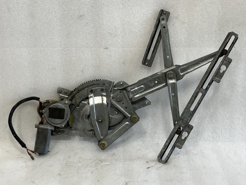 1982 1983 1984 1985 HONDA ACCORD SEDAN RIGHT FRONT DOOR WINDOW REGULATOR + MOTOR