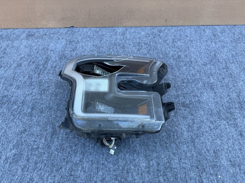 FORD F150 RAPTOR 2017-2020 OEM RIGHT PASSENGER LED HEADLIGHT (CRACKED)