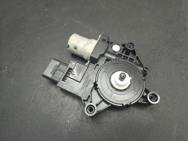 Front Right Door Window Motor 2025 Nissan Kicks 80750-7LG0A 2026 X