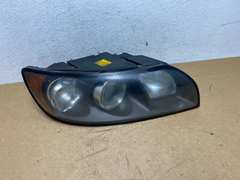 2004 to 2007 Volvo S40 Right Passenger Side Headlight Oem AD6337 DW
