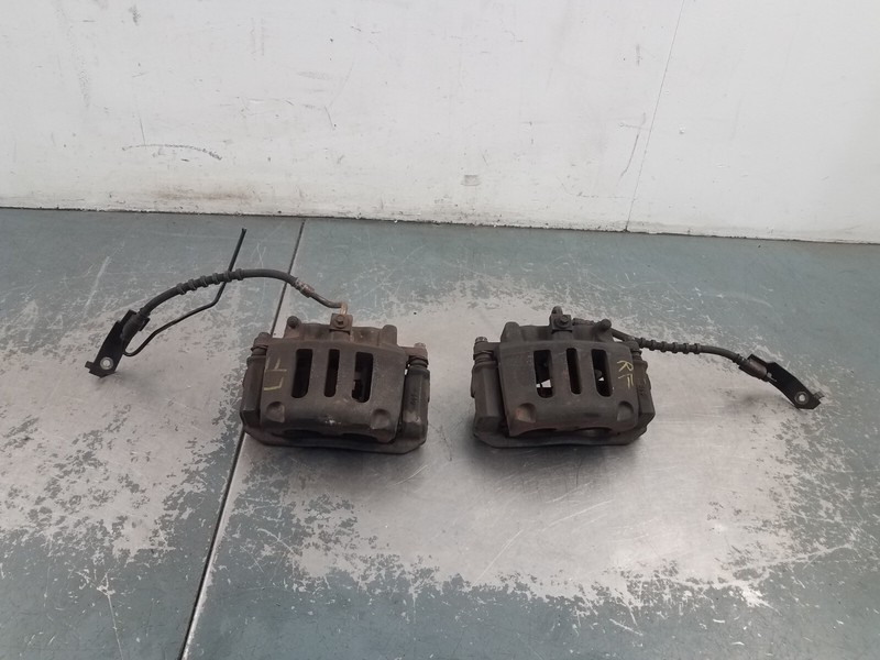 2002 Grand Marquis / Crown Vic Victoria Front Brake Calipers #0557 M4
