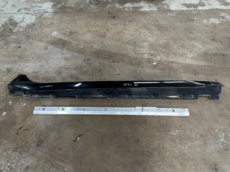 10-19 JAGUAR XJ RIGHT SKIRT ROCKER PANEL COVER MOLDING OEM