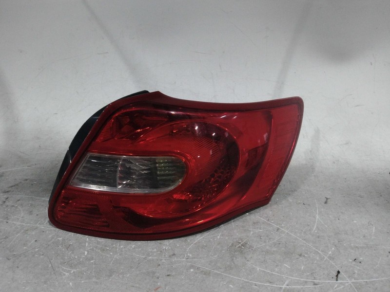 2012 Suzuki Kizashi Right Tail Light Assembly OEM Used 617477 84000 Miles
