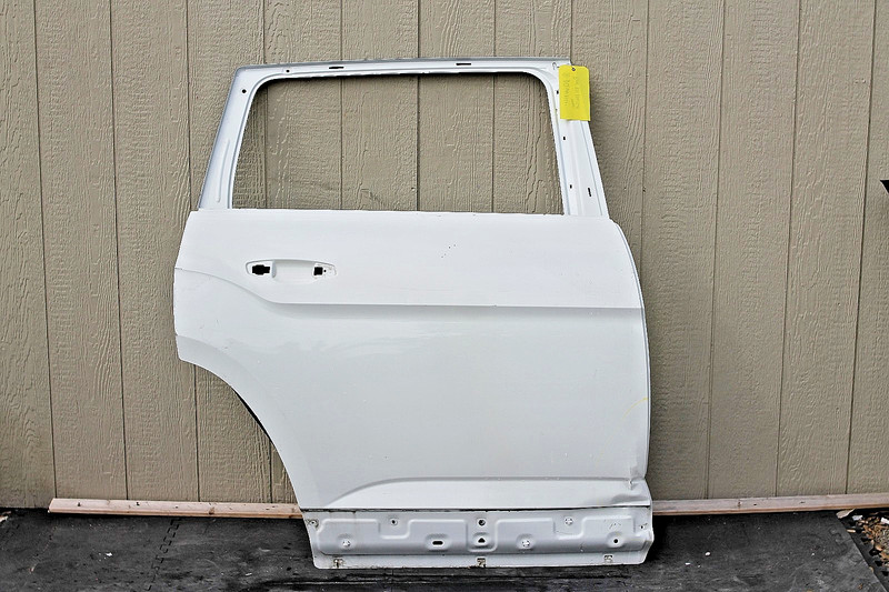 2018-2022 Volkswagen Atlas Rear Right Passenger Side Door Shell Oem