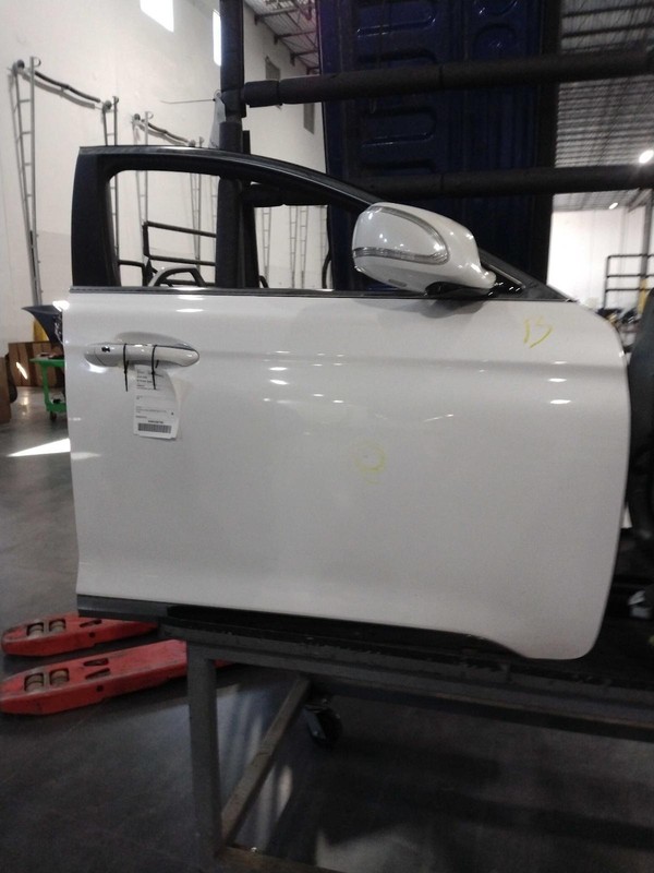 2015 KIA K900 Right Front Door White Used OEM 228622 94000 Miles
