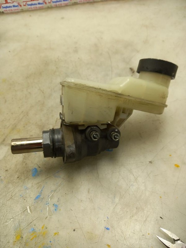 04 05 06 SCION XA 1.5L BRAKE MASTER CYLINDER WITHOUT SKID CONTROL