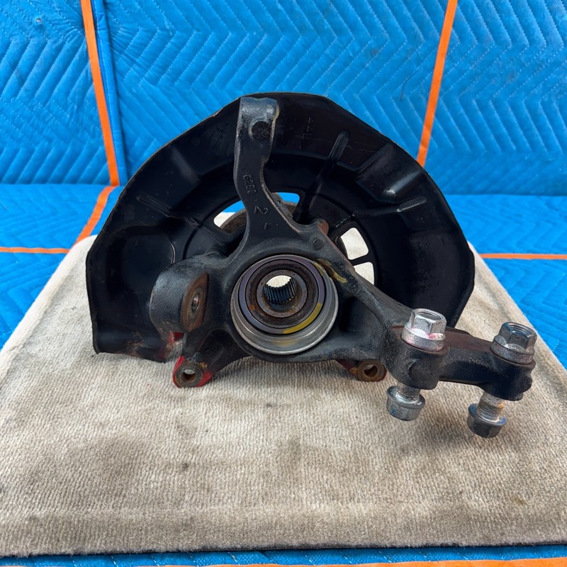 2005- 2010 TOYOTA AVALON XL Front left DRIVER Spindle/Knuckle w/Hub OEM