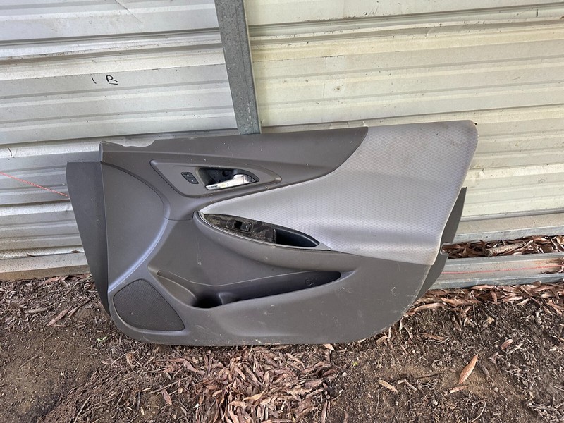 16-24 MALIBU OEM RH PASSENGER SIDE FRONT BROWN DOOR PANEL CARD -POWER WINDOWS