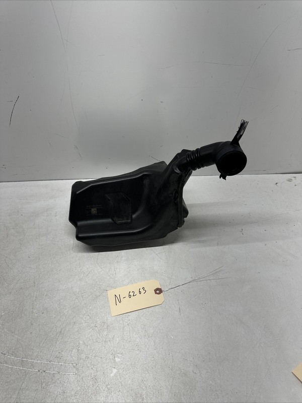 2018 - 2023 TESLA MODEL 3 WINDSHIELD WIPER WASHER RESERVOIR TANK OEM 6263 S24
