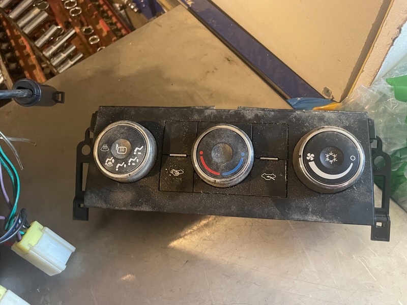 07-11 SIERRA SILVERADO 1500 2500 3500 OEM HEATER AC A/C CLIMATE CONTROL UNIT