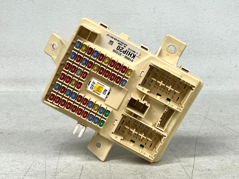 ⭐2015-2017 KIA K900 CABIN INTERIOR TRUNK FUSE RELAY JUNCTION BOX OEM LOT2727