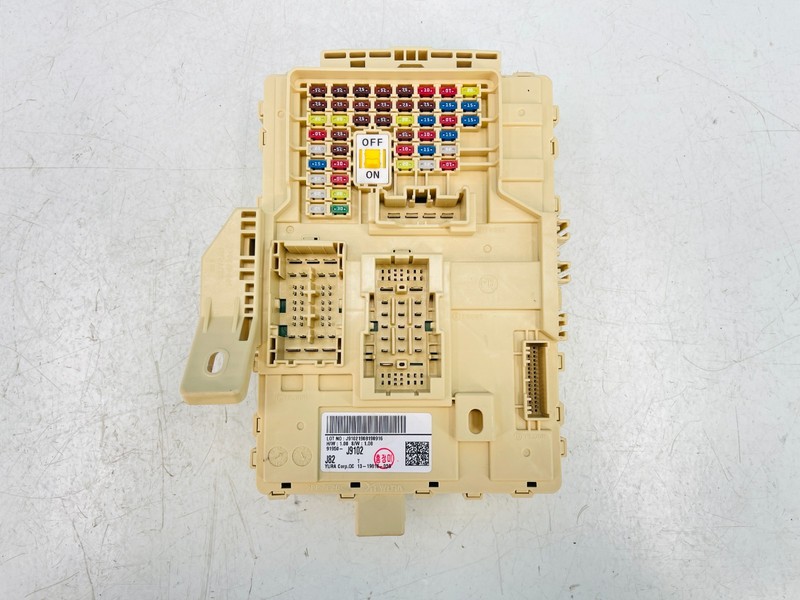 2018- 2023 Hyundai Kona 1.6L Cabin Junction Fuse Relay Box 91950- J9012 OEM