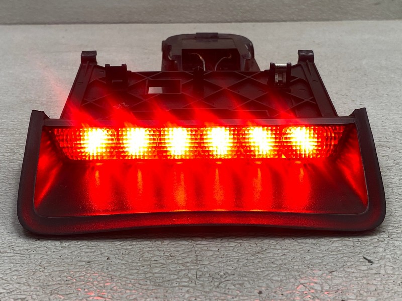 2009-2023 DODGE CHALLEGNGER SXT REAR 3RD BRAKE LIGHT LAMP ASSEMBLY OEM LOT767
