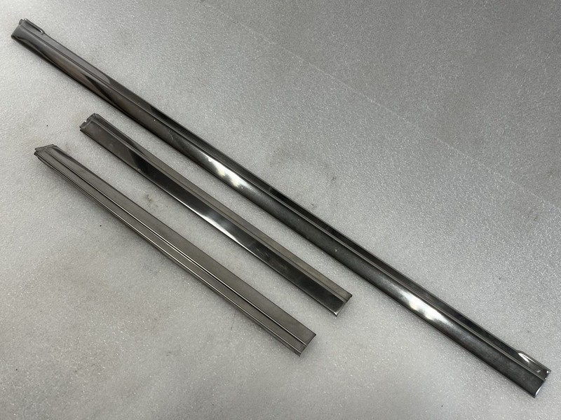 1987 1988 1989 1990 1991 JEEP GRAND WAGONEER LEFT REAR DOOR WINDOW TRIM MOLDINGS