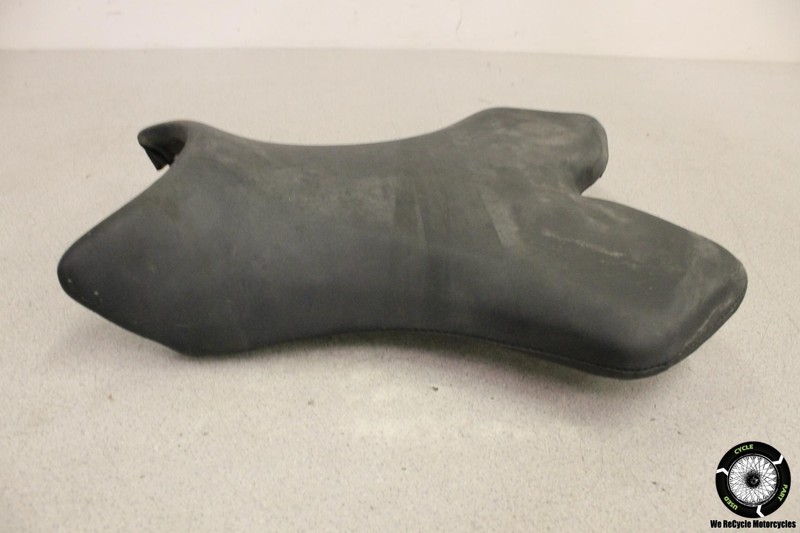 2004 Yamaha YZF R1 FRONT DRIVERS SEAT PAD SADDLE PILLION CUSHION 04