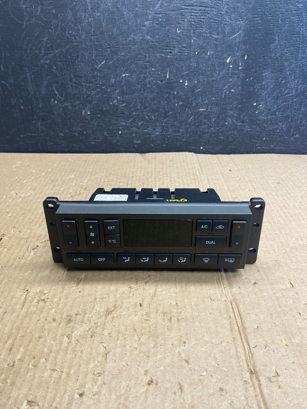 2003 to 2006 Lincoln Town Car OEM Climate Control Panel OEMae4039 DG