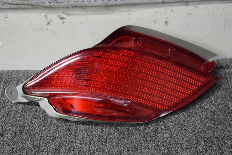 TOYOTA REAR LEFT BUMPER SIDE MARKER FACTORY OEM