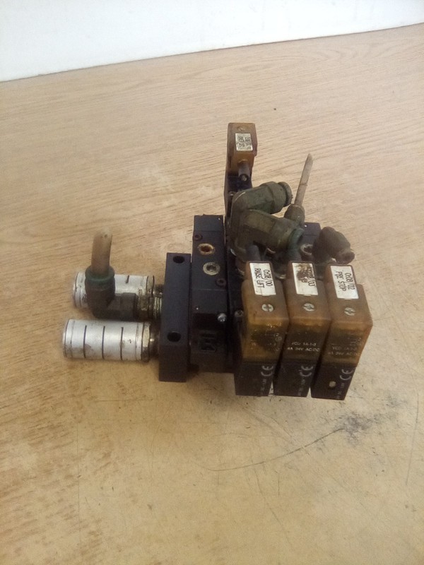 Parker B3EOBB549C X4 Pneumatic Valve W/Manifold