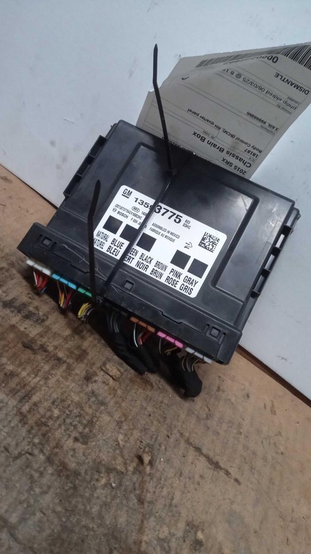 2015 Cadillac SRX Body Control Module OEM 13504821 149k Miles Black