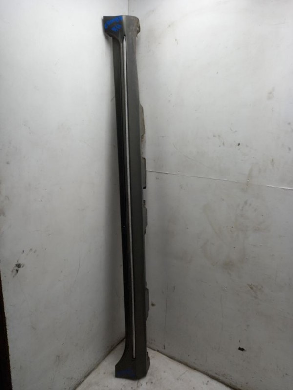 13 TOYOTA CAMRY PASSENGER RIGHT ROCKER PANEL MOULDING GRN-617