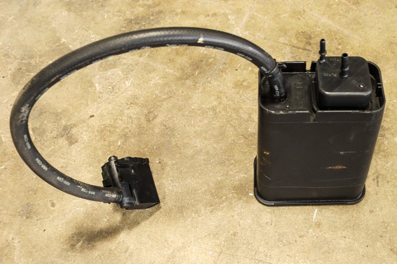97-04 Chevy Corvette C5 Fuel Vapor Charcoal Canister Solenoid OEM 17097118 *USED