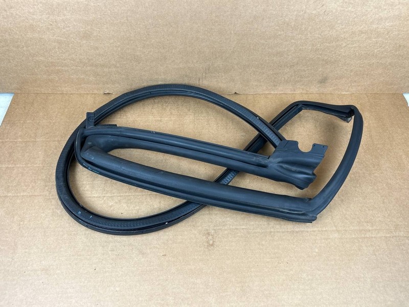 ✅2016 Tesla Model S Rear Right Door Seal Rubber TMSP-U03