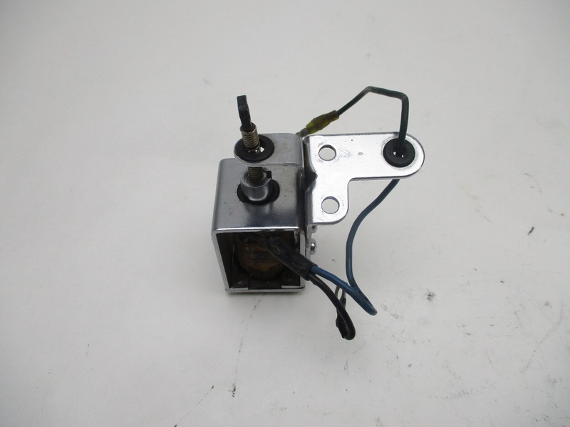 689-86111-00-00Yamaha 30HP Outboard Elec Choke Solenoid & Stay
