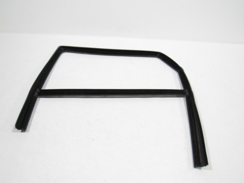 Land Range Rover Evoque 2023 Rear Left Door Window Seal Run Channel 20-24 ; :A